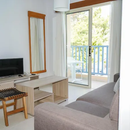 大殿假日度假胜地酒店 3* Paphos