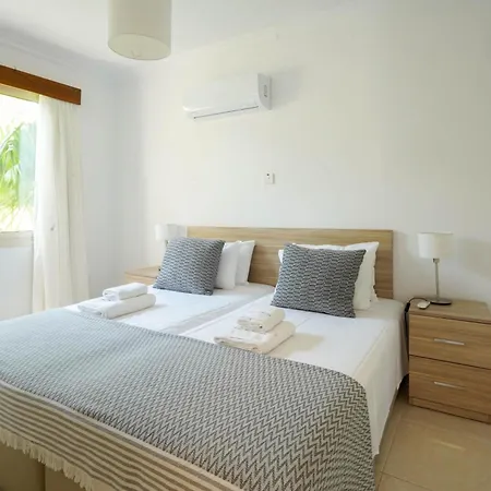 大殿假日度假胜地酒店 公寓式酒店 Paphos