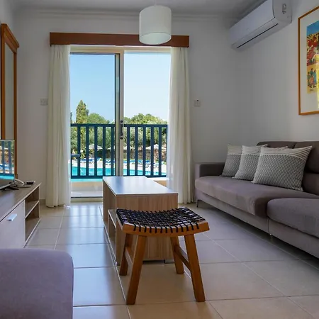 바실리카 홀리데이 파포스